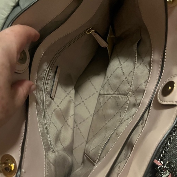 Bags - Picture 7 of 10